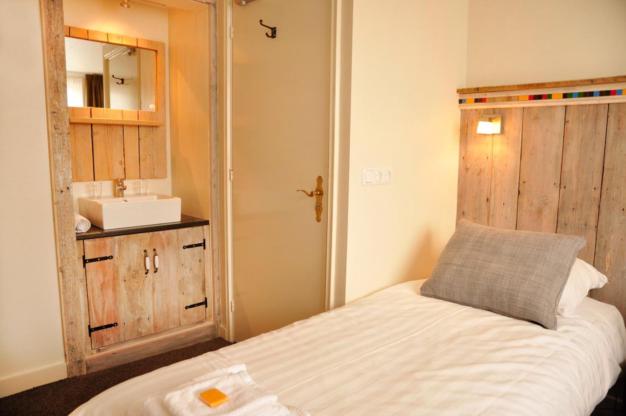 B&B De Wadvaarder Мідсланд Номер фото